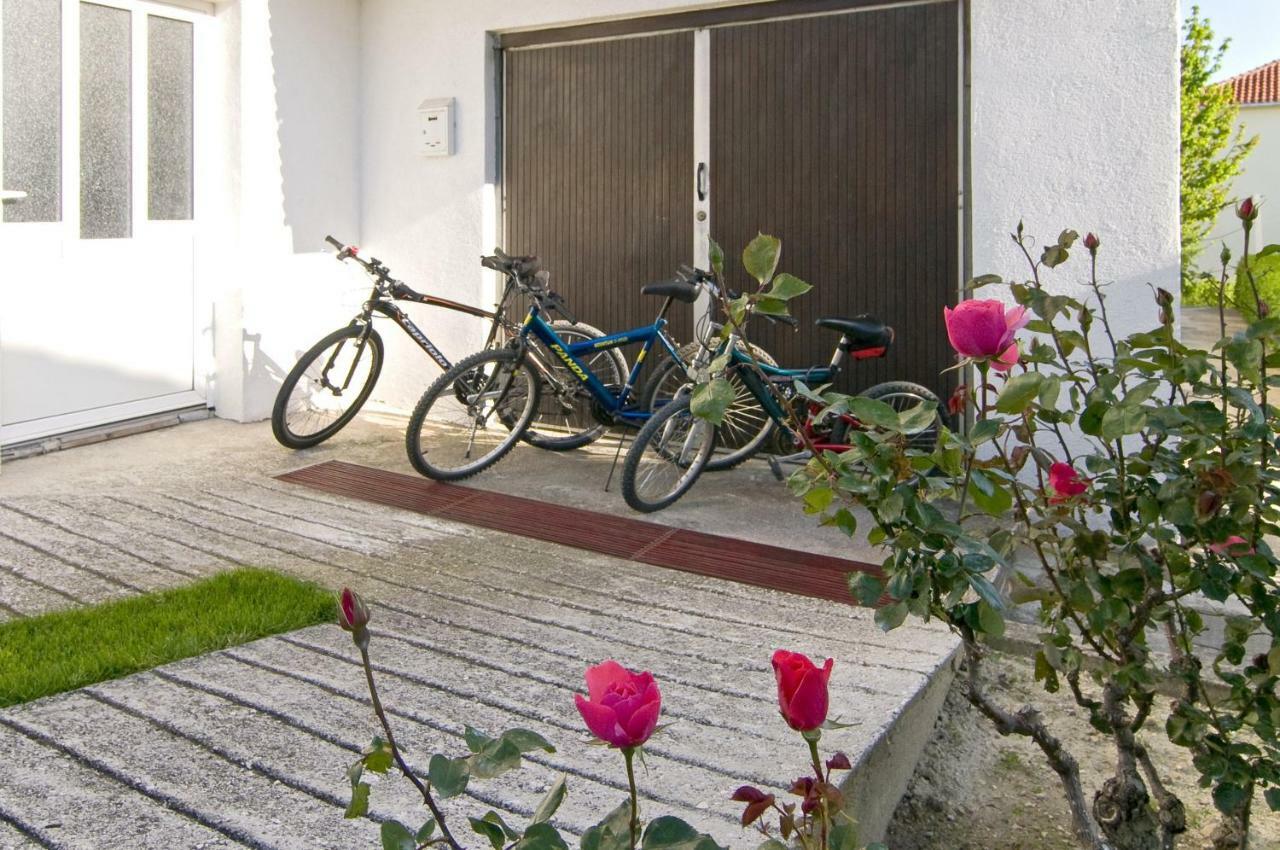 Apartment Mihanovic Žrnovnica エクステリア 写真