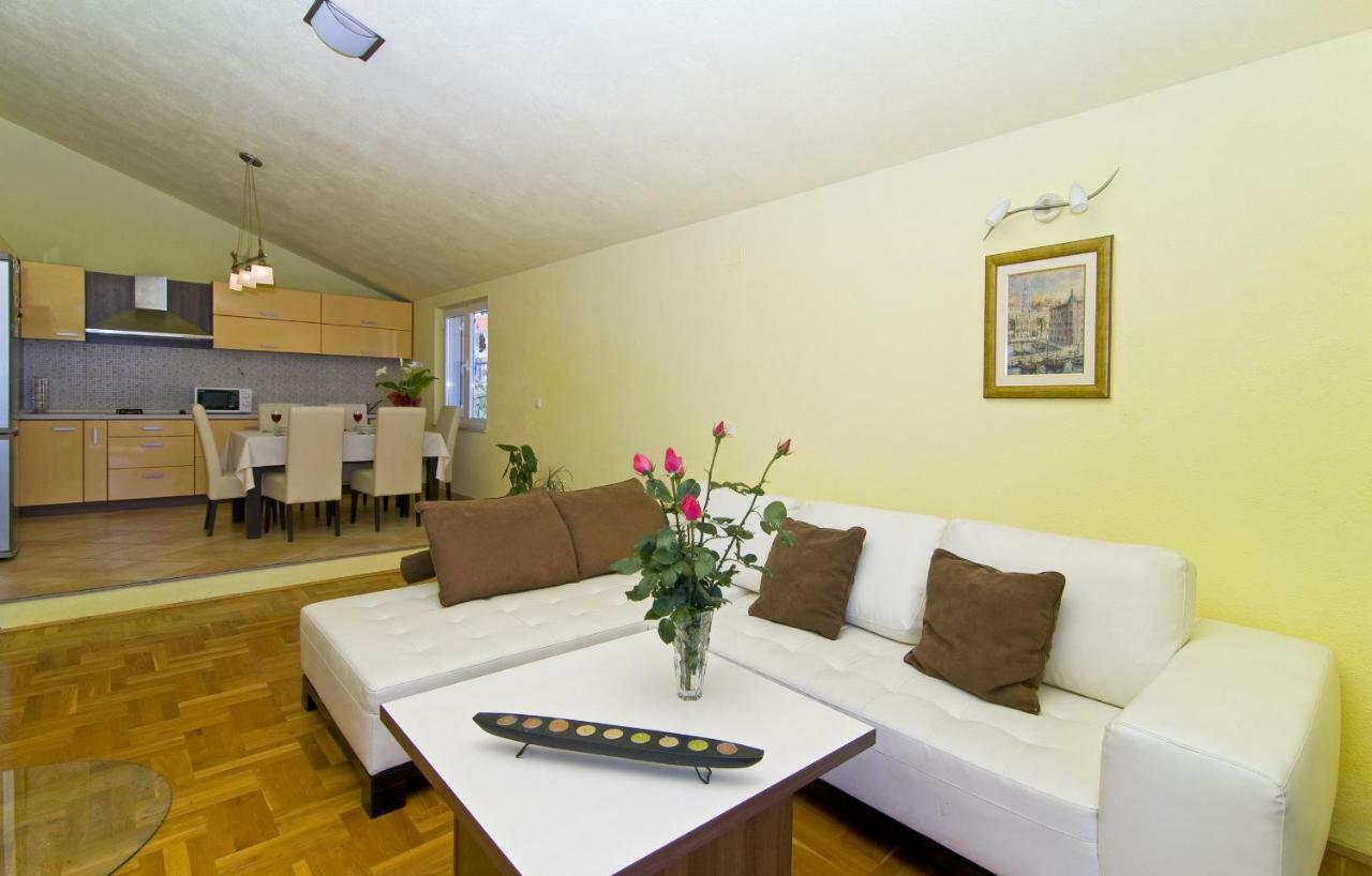 Apartment Mihanovic Žrnovnica エクステリア 写真
